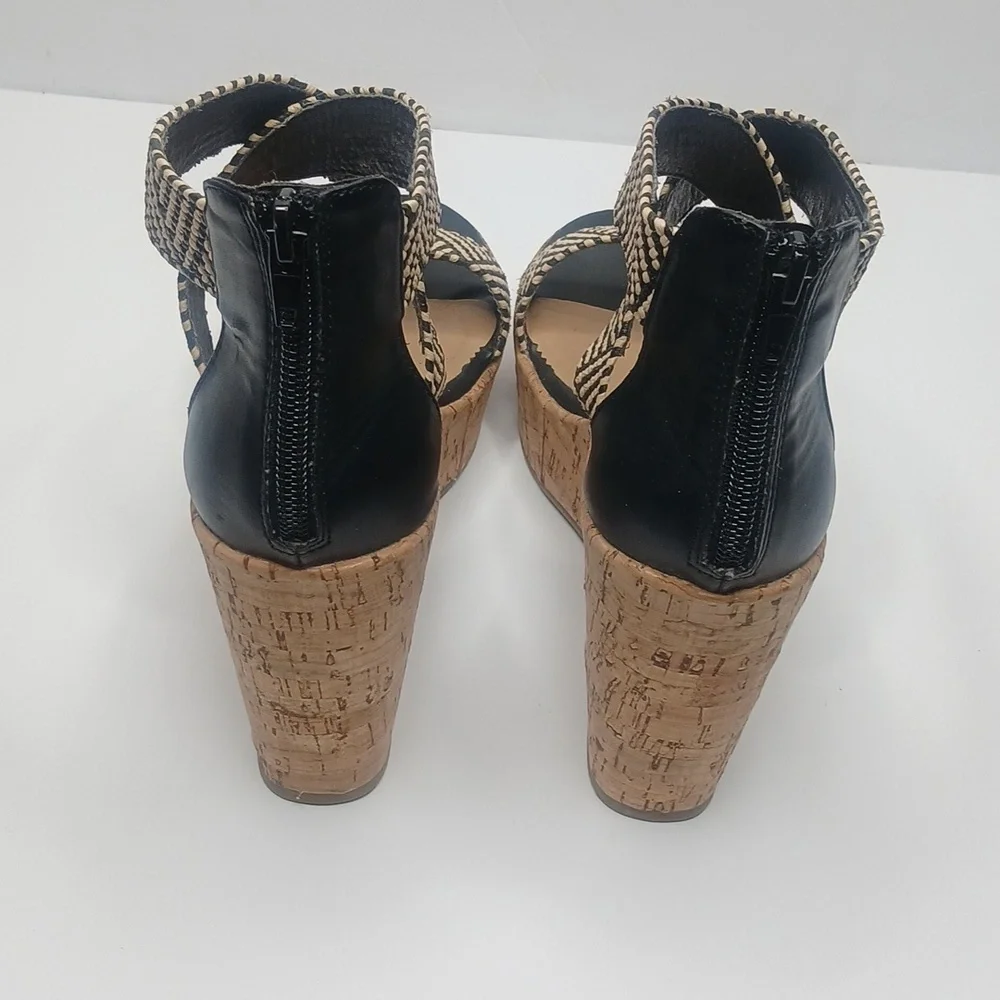 Steve Madden Elwyn Wedge Sandal‎ Women 8M Black Tan Chevron Platform Cork Heel